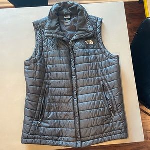 Women’s north face vest. Size M. Black.